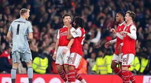 俄罗斯足球超级联赛最新动态与发展趋势分析：挑战与机遇并存的未来之路